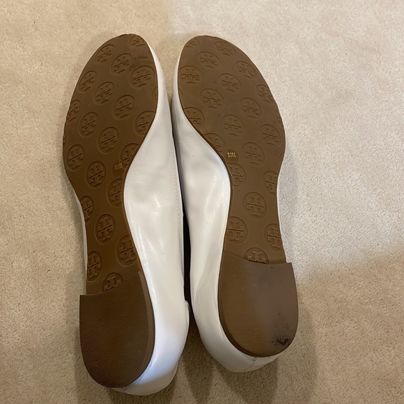 TORY BURCH White with Gold logo CLASSIC REVA BALLET flats in size 10 - Picture 6 of 6